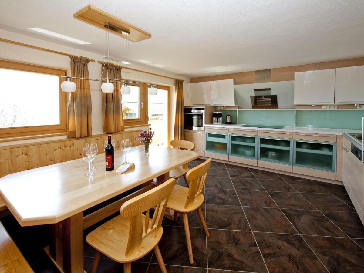 Chalet In Hopfgarten In Brixental With Hot Tub Hopfgarten im Brixental Exterior photo
