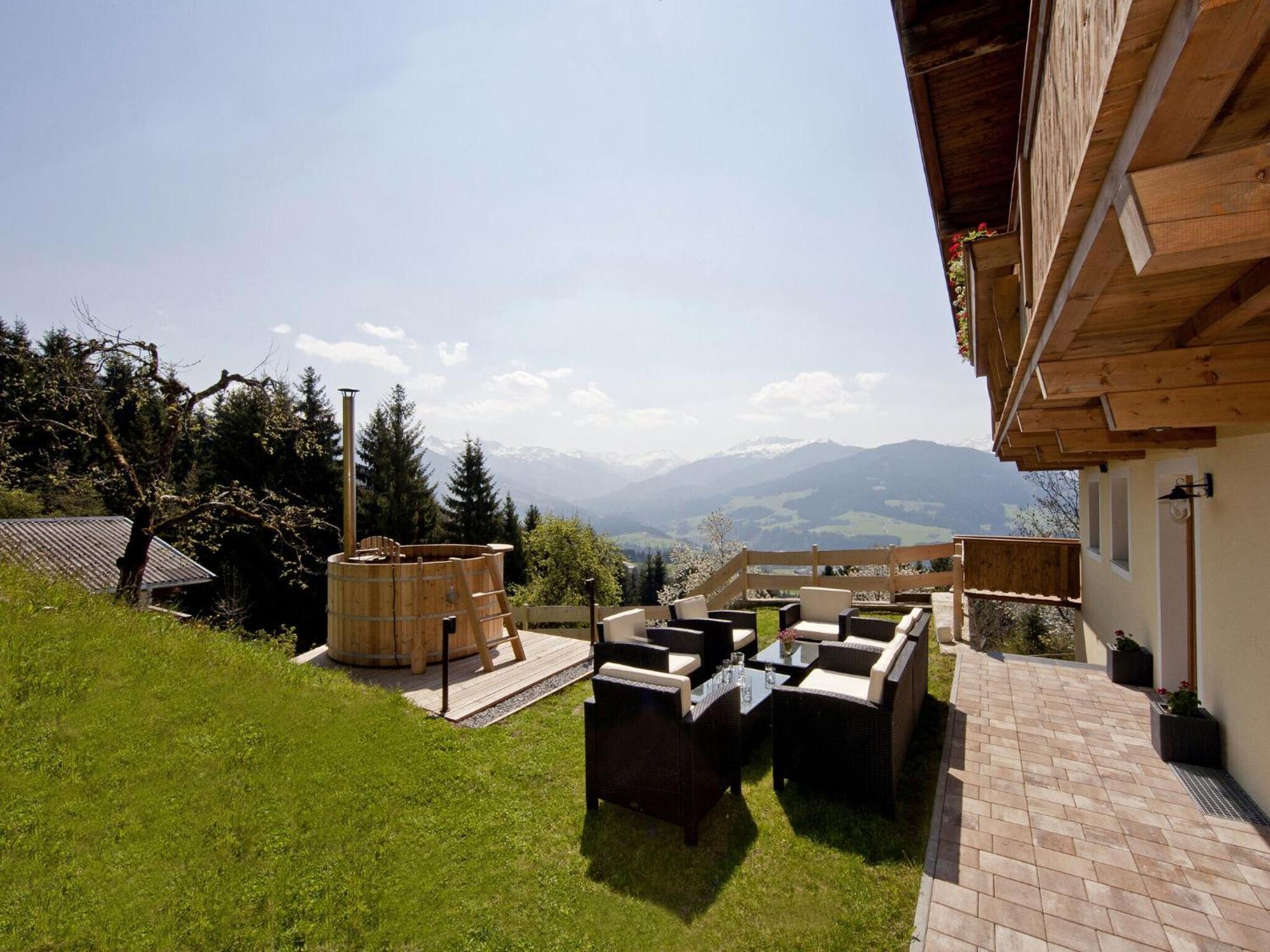 Chalet In Hopfgarten In Brixental With Hot Tub Hopfgarten im Brixental Exterior photo