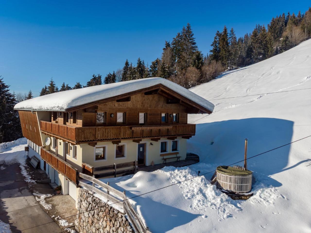 Chalet In Hopfgarten In Brixental With Hot Tub Hopfgarten im Brixental Exterior photo